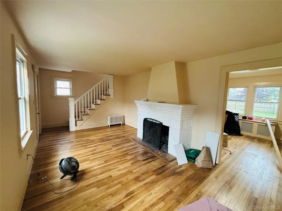 29 Roosevelt Street, Glen Cove, NY 11542 - #3