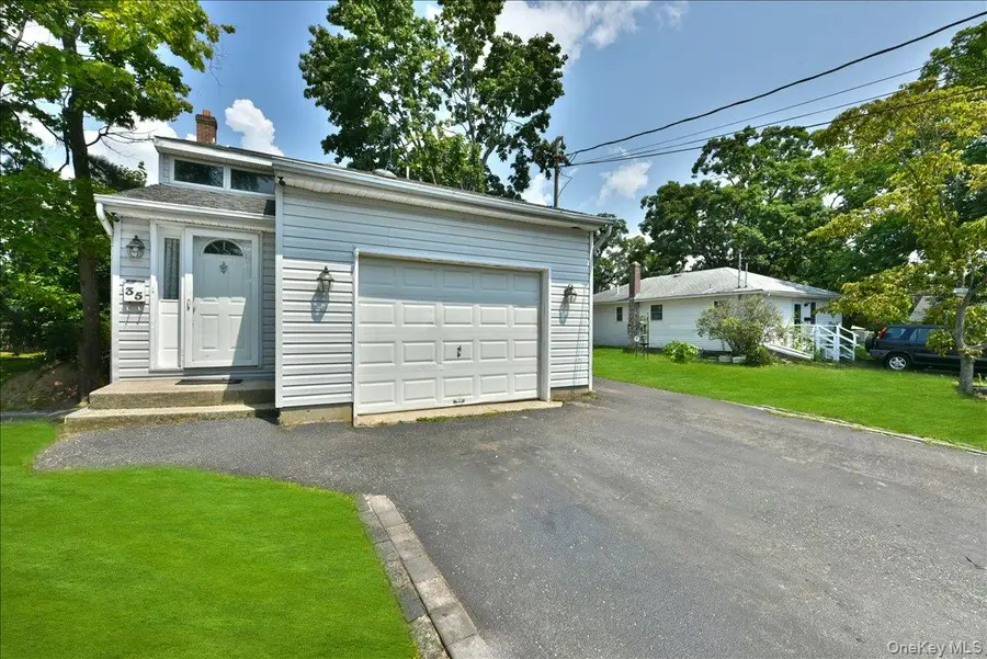 35 E 6th Street, Patchogue, NY 11772 - #2