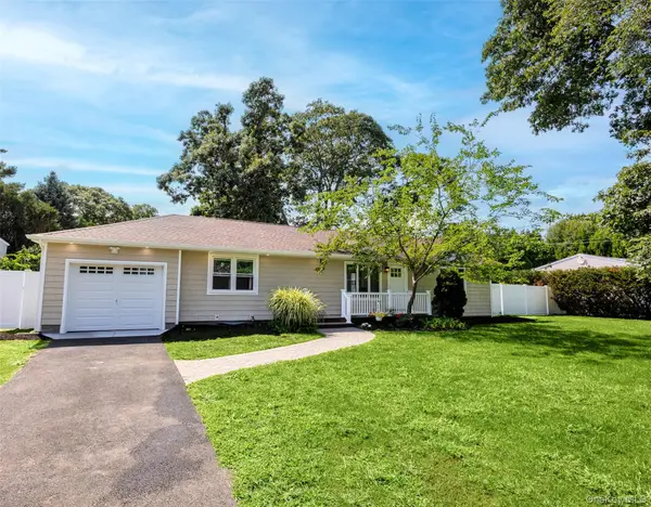 126 Holiday Boulevard, Center Moriches, NY 11934