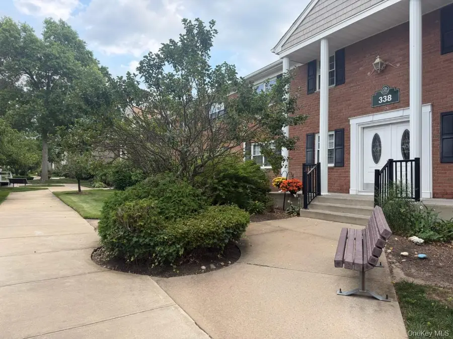 338 Lakeland Avenue #6 E, Sayville, NY 11782 - #2