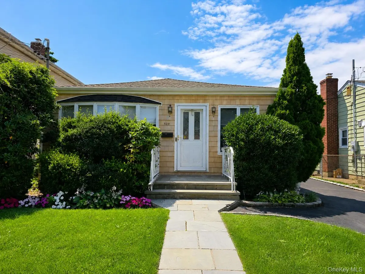 522 Willow Street, South Hempstead, NY 11550 - #1