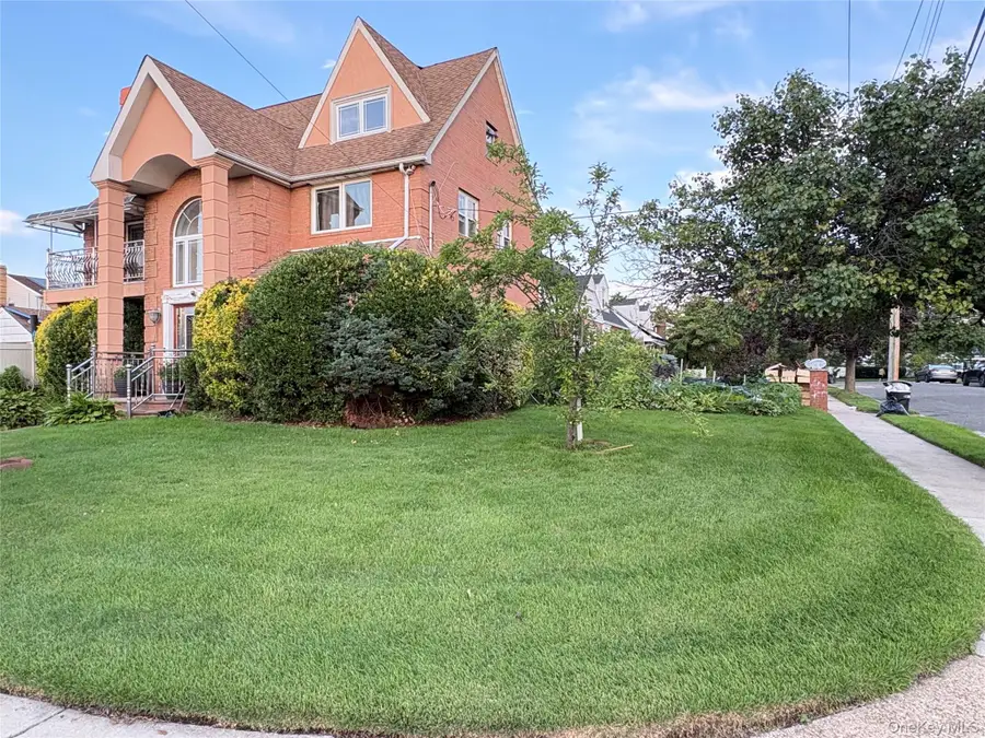 34 Marlowe Road, Valley Stream, NY 11580 - #2
