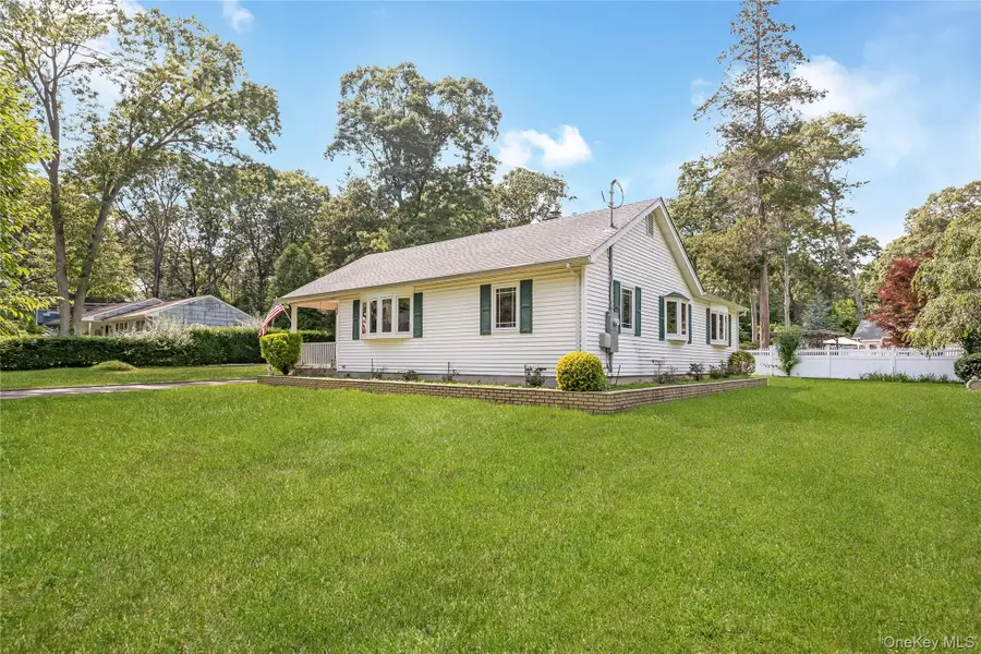 42 Pineacre Drive, Smithtown, NY 11787 - #3