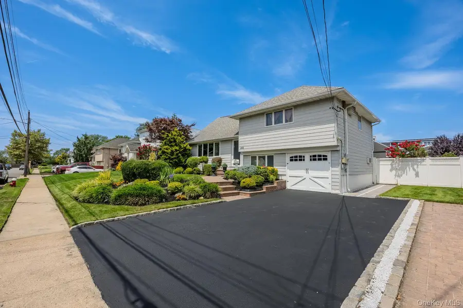 286 E Lexington Avenue, Oceanside, NY 11572 - #2