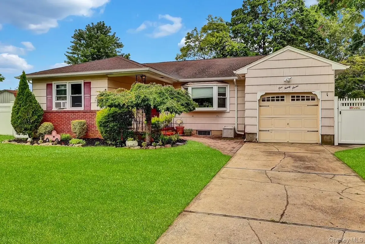 127 Queens Avenue, West Babylon, NY 11704 - #1