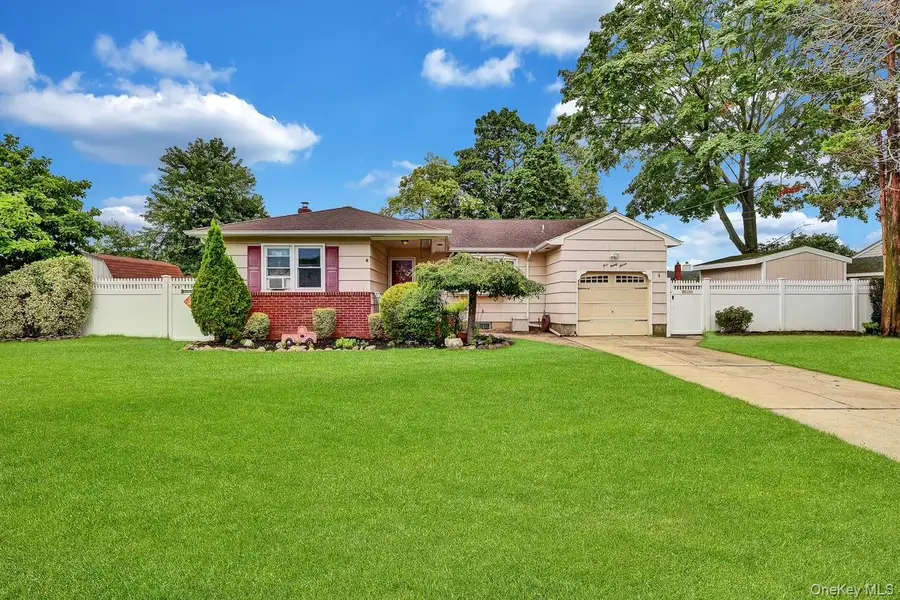 127 Queens Avenue, West Babylon, NY 11704 - #2