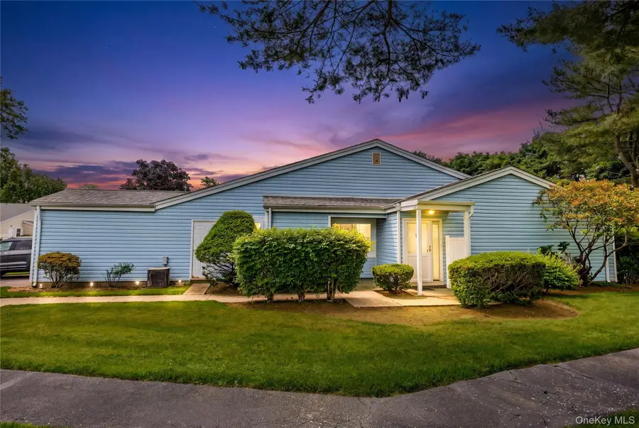 302 Bentley Court W, Saint James, NY 11780 - #3