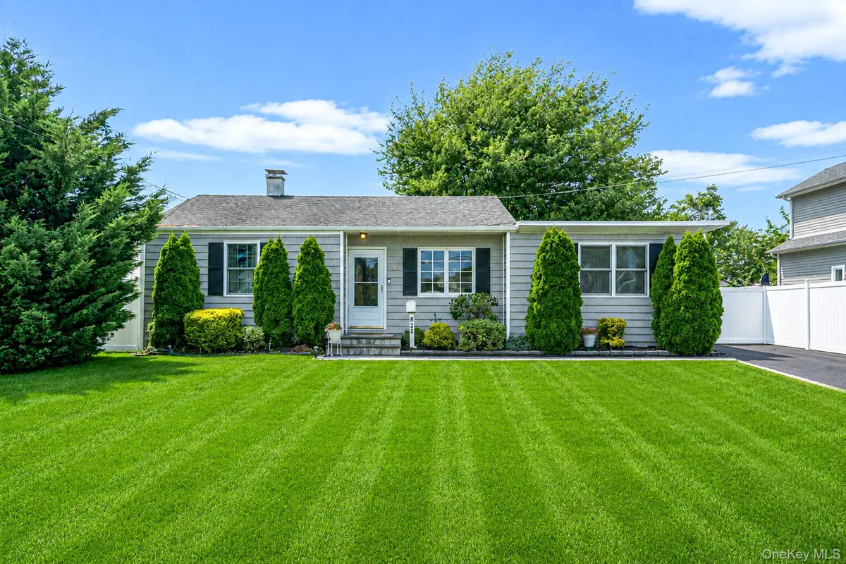 822 Milligan Lane, West Islip, NY 11795 - #1