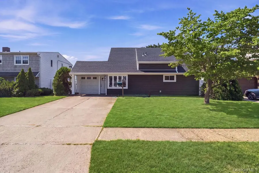 56 Summer Lane, Hicksville, NY 11801 - #2