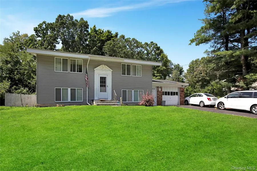 12 Deer Lane, East Setauket, NY 11733 - #2