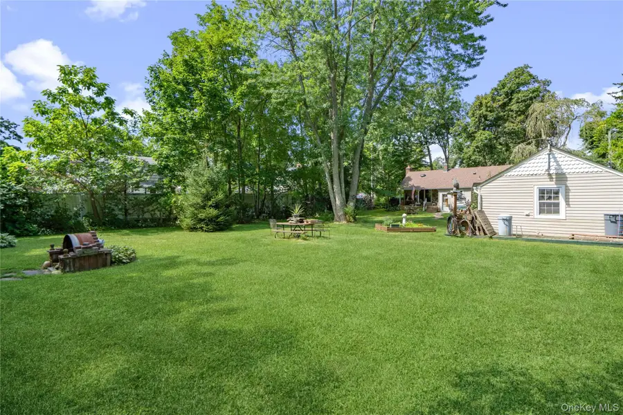 34 Melville Road, Huntington Station, NY 11746 - #2