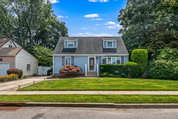 2 Gateway, Farmingdale, NY 11735