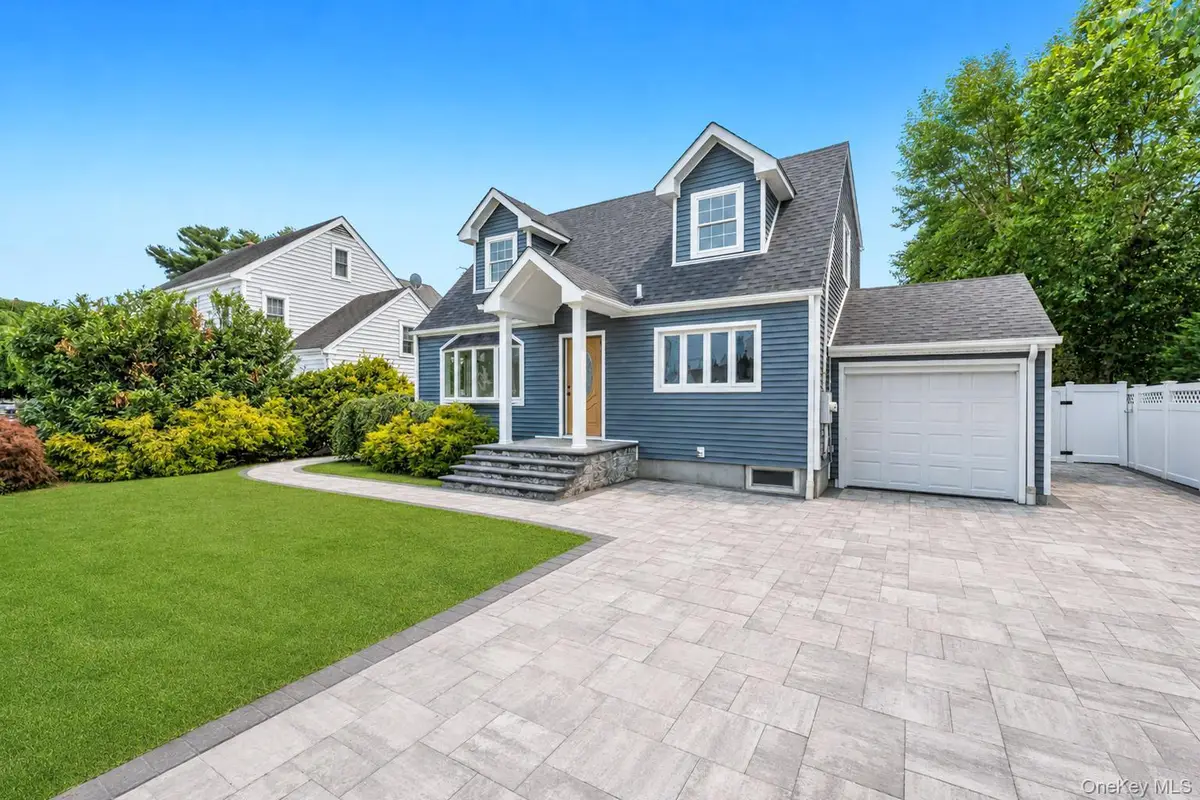 4 Hicks Circle, Hicksville, NY 11801 - #1