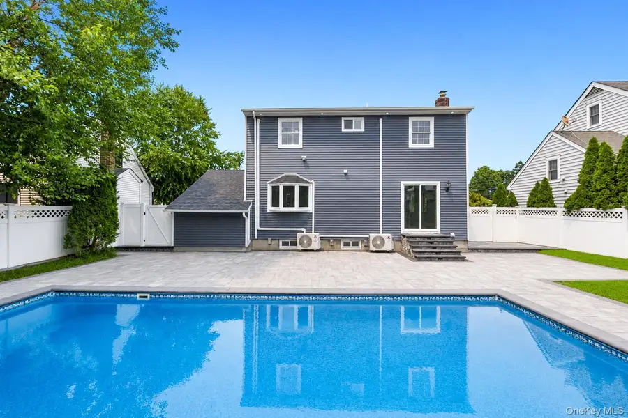 4 Hicks Circle, Hicksville, NY 11801 - #3