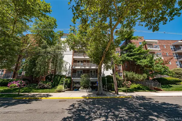 100 Brooklyn Avenue #2R, Freeport, NY 11520