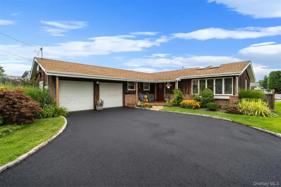 35 Fleets Point Drive, West Babylon, NY 11704 - #2