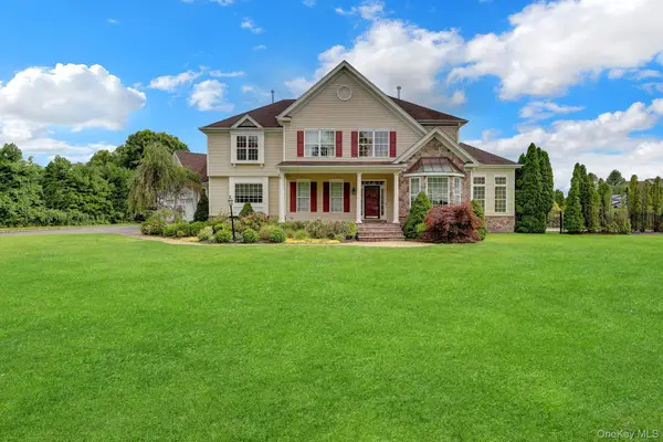 7 Brookline Court, Wading River, NY 11792