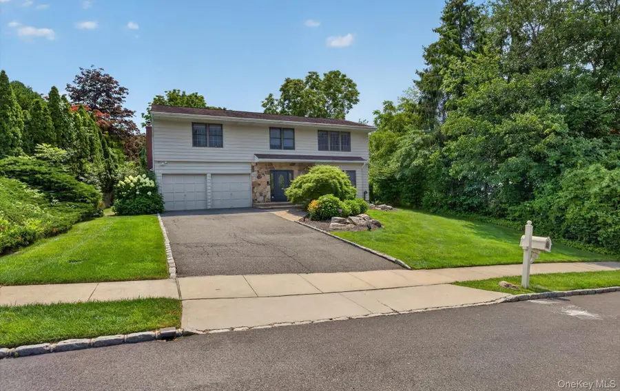 30 Irving Drive, Woodbury, NY 11797 - #2