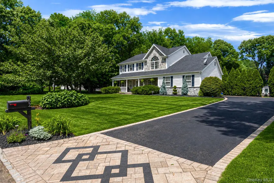 62 Ridgefield Dr, Shoreham, NY 11786 - #3