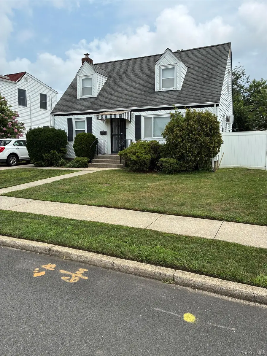 25 S Elm Street, Hicksville, NY 11801 - #3