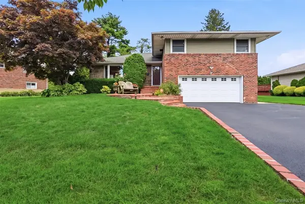 7 Wren Drive, Woodbury, NY 11797