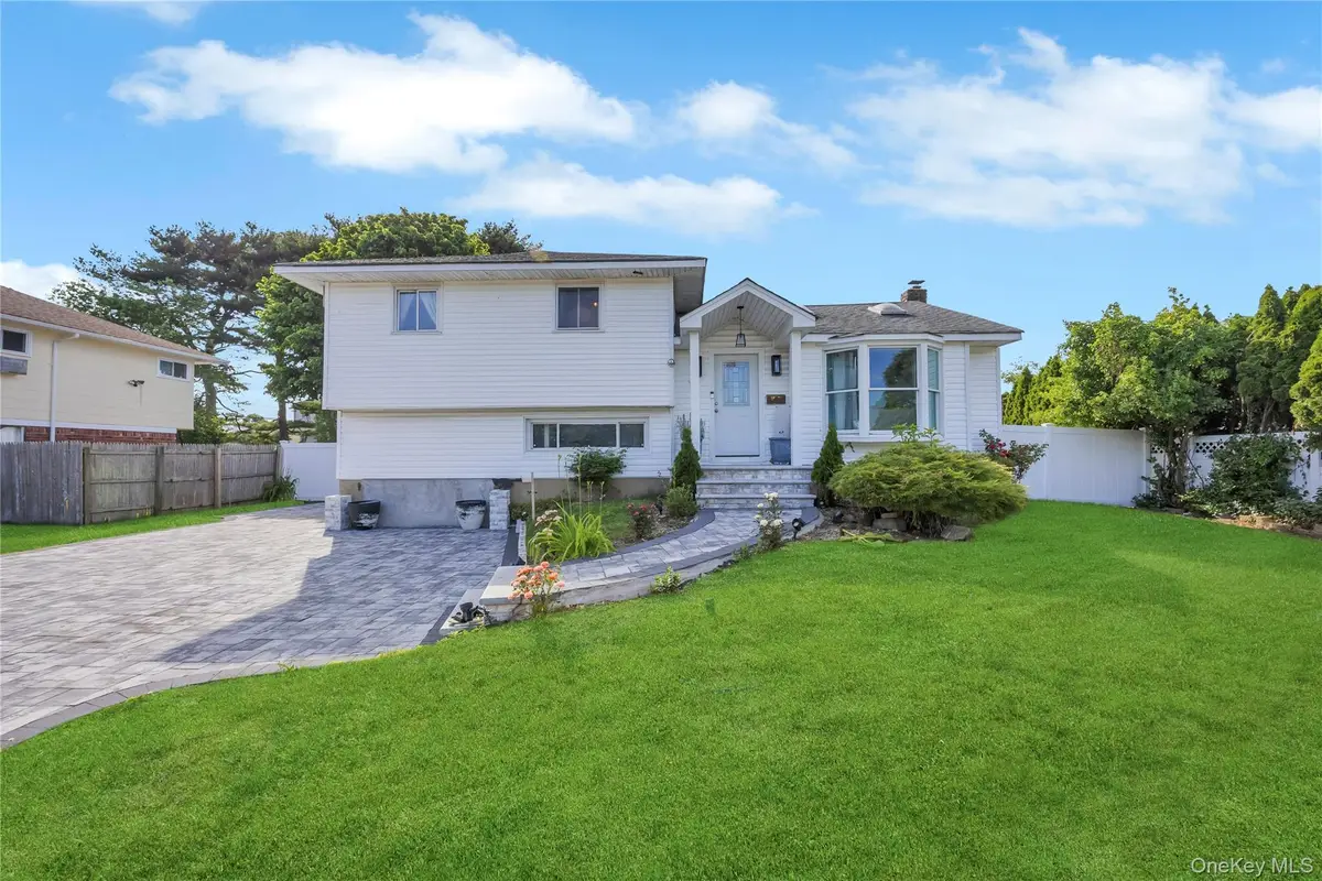 11 Lee Drive, Farmingdale, NY 11735 - #1