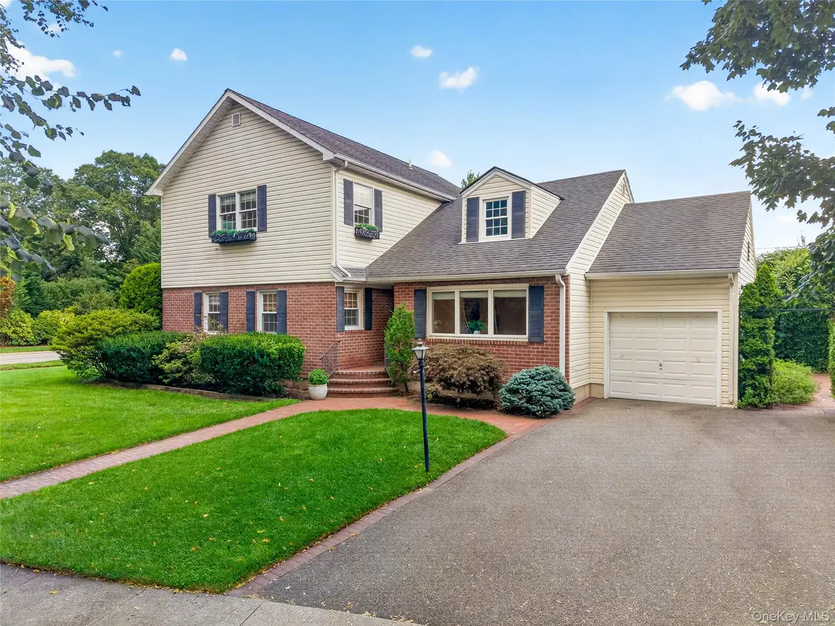 17 Maxwell Road, Garden City, NY 11530 - #1