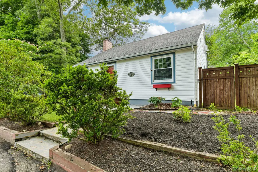 34 Solitaire Road, Rocky Point, NY 11778 - #2