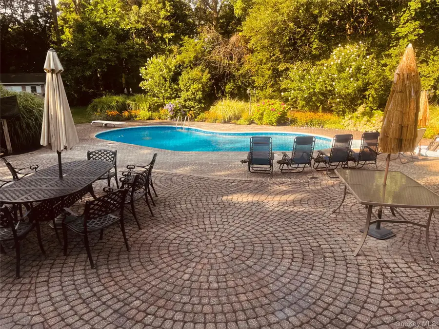 4 Saybrook Court, Port Jefferson Station, NY 11776 - #2