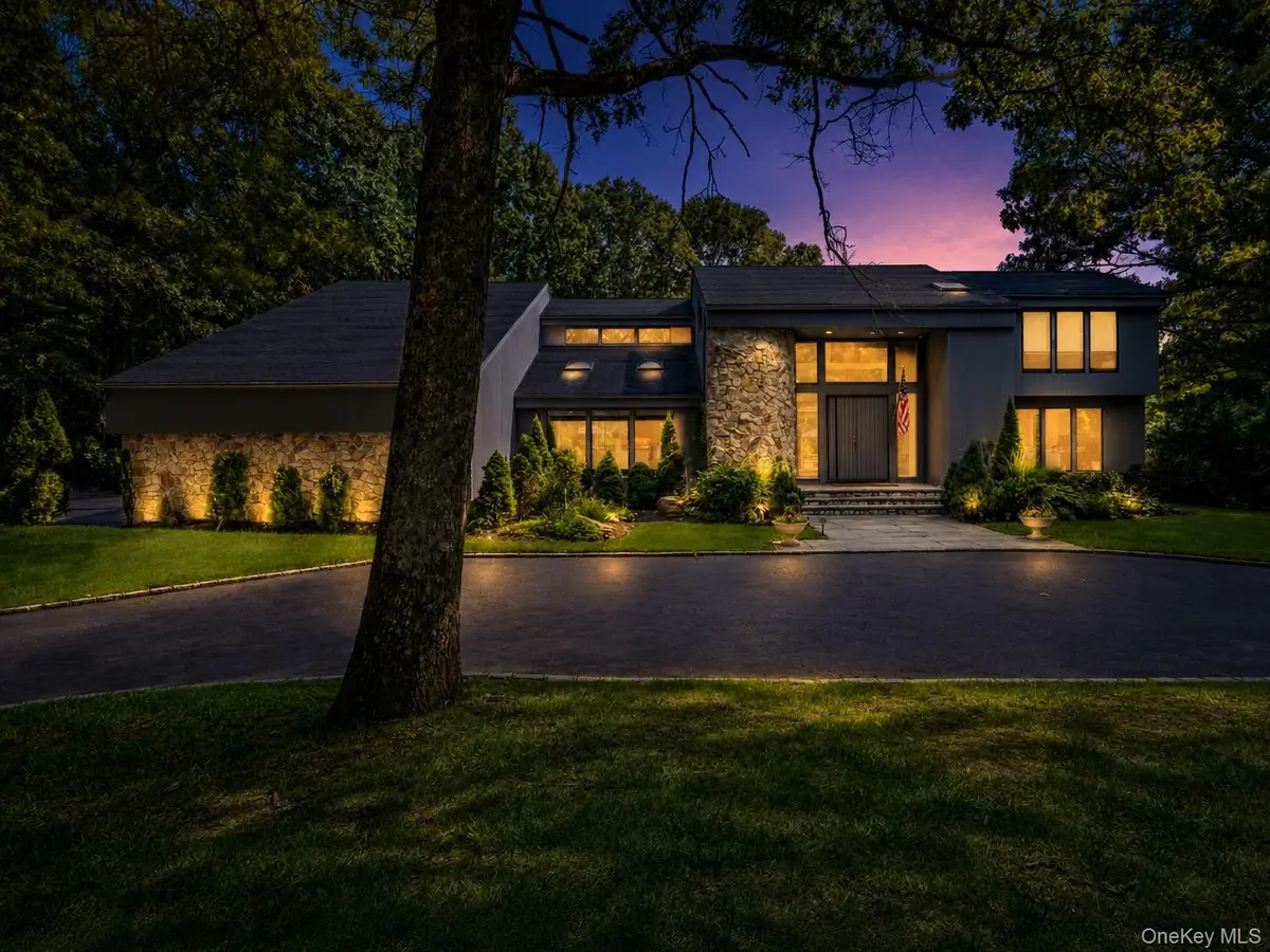 6 Fox Hunt Court, Huntington, NY 11743 - #1