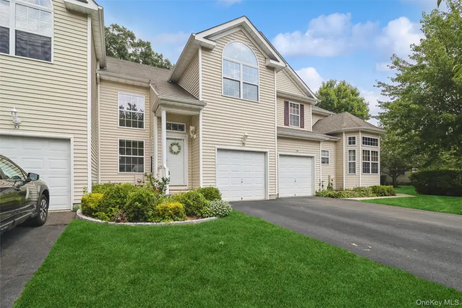 34 Cranberry Circle, Medford, NY 11763 - #3