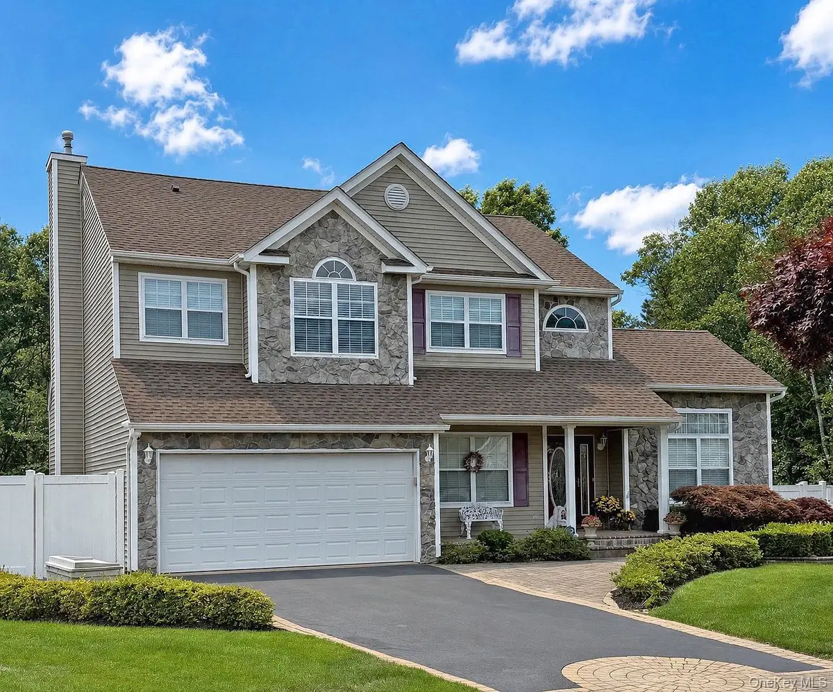 15 Scenicview Crescent, Manorville, NY 11949 - #1