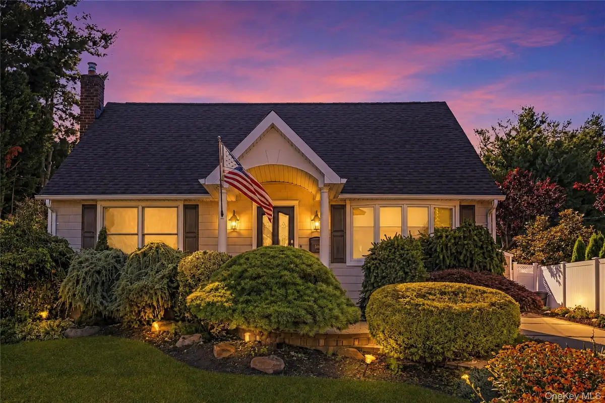 516 Heathcliff Drive, Seaford, NY 11783 - #1