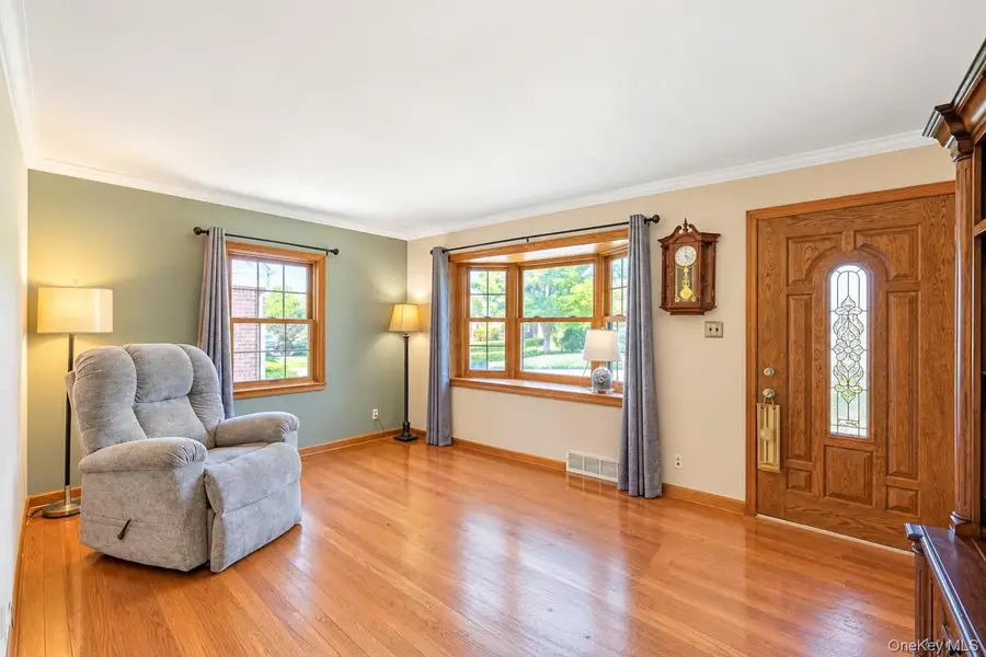7 Edward Avenue, Hicksville, NY 11801 - #3
