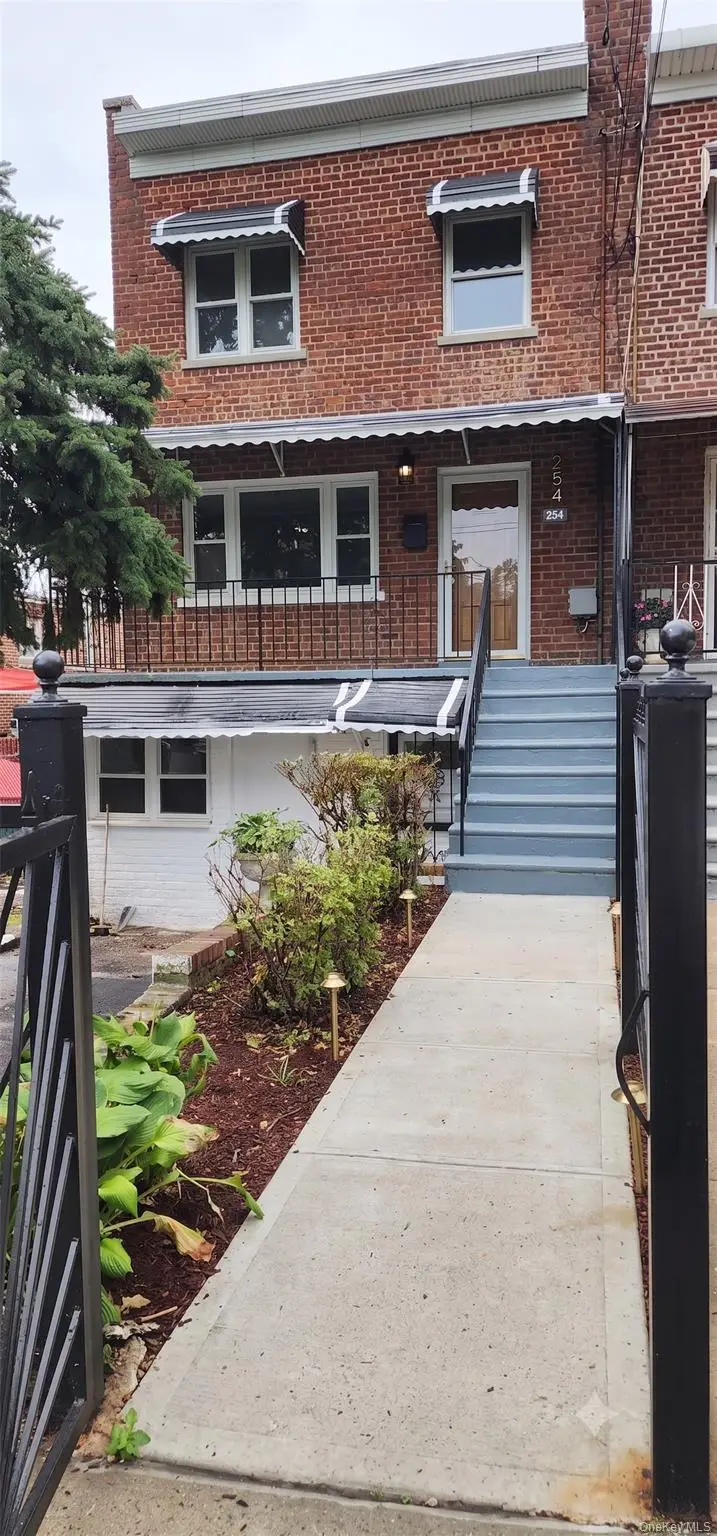 954 E 212th Street, Bronx, NY 10469 - #1