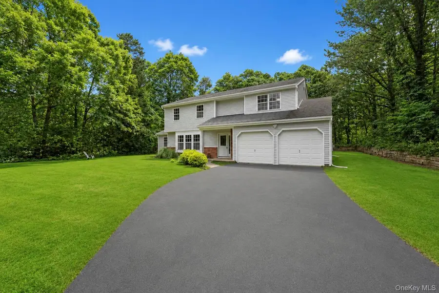 11 Bates Lane, Ridge, NY 11961 - #2