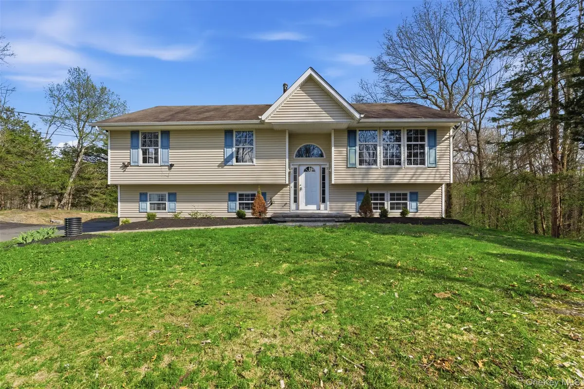 600 Twin Arch Road, Rock Tavern, NY 12575 - #1