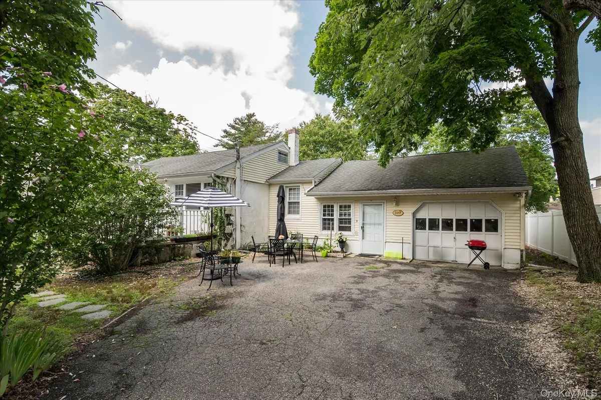 307 Old Country Road, Melville, NY 11747 - #1