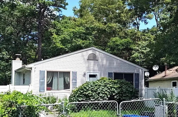 83 Norfleet Lane, Coram, NY 11727