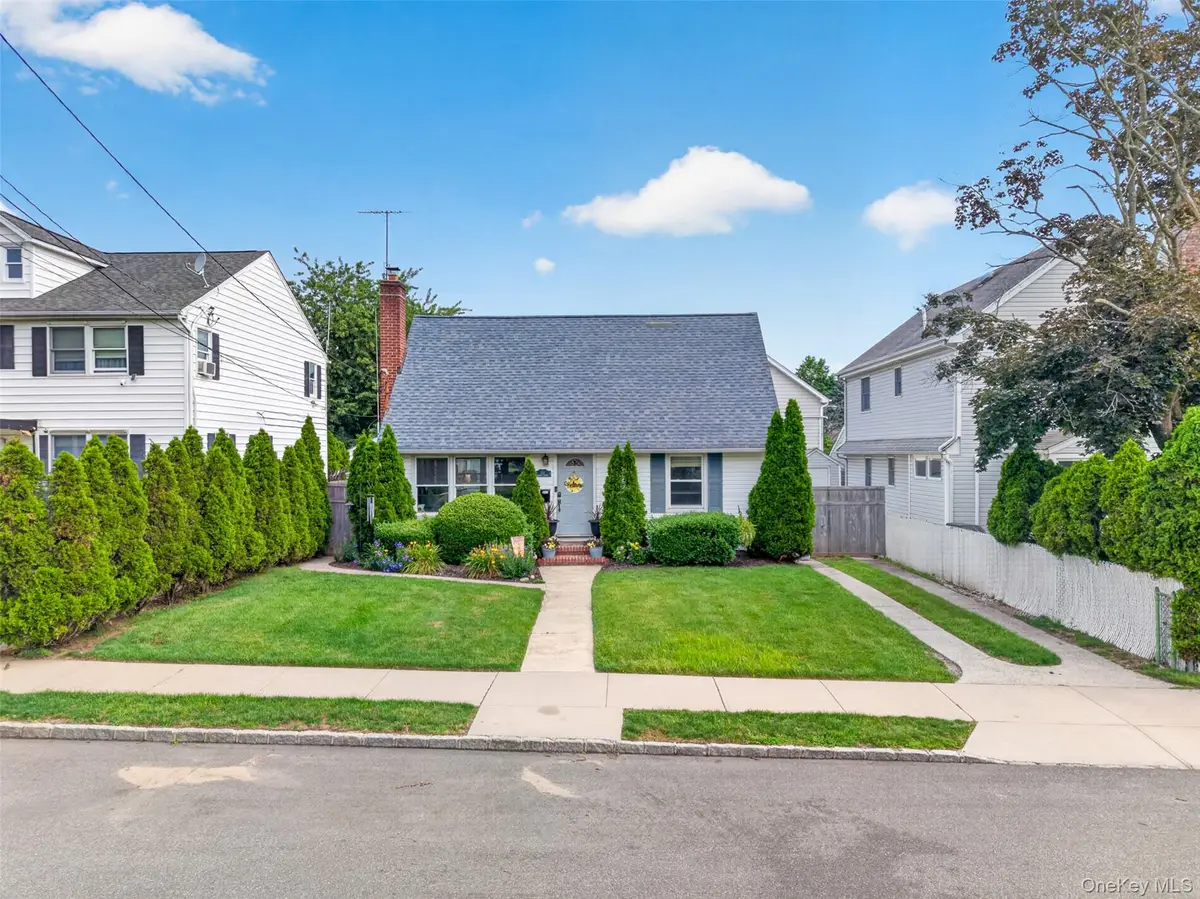131 Dorset Avenue, Albertson, NY 11507 - #1
