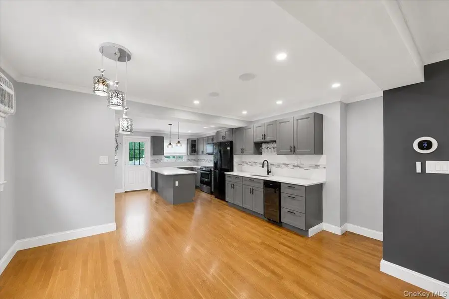 2565 Westervelt Avenue, Bronx, NY 10469 - #2