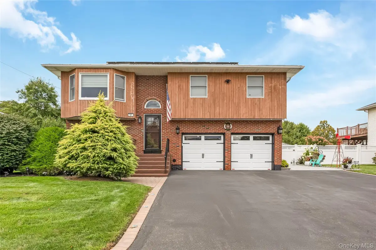 17 E Lincoln Avenue, Massapequa, NY 11758 - #1