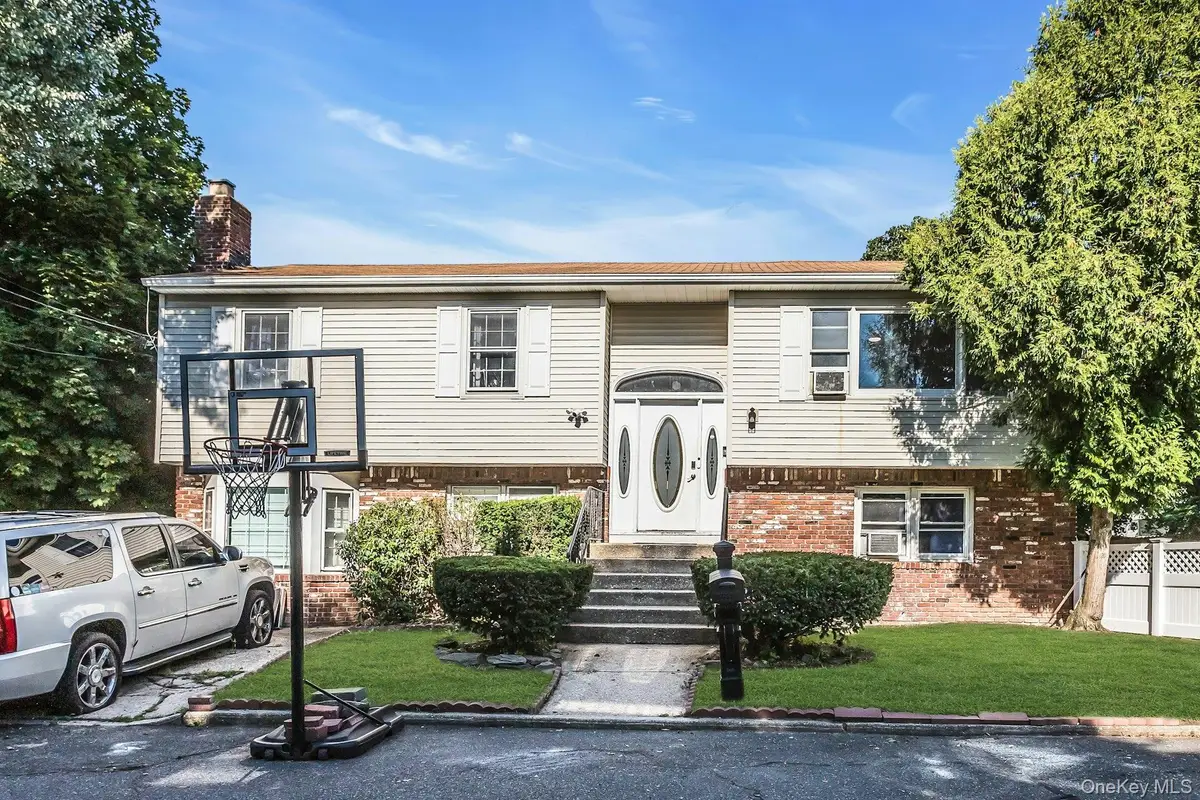 1 Karen Court, Bayville, NY 11709 - #1