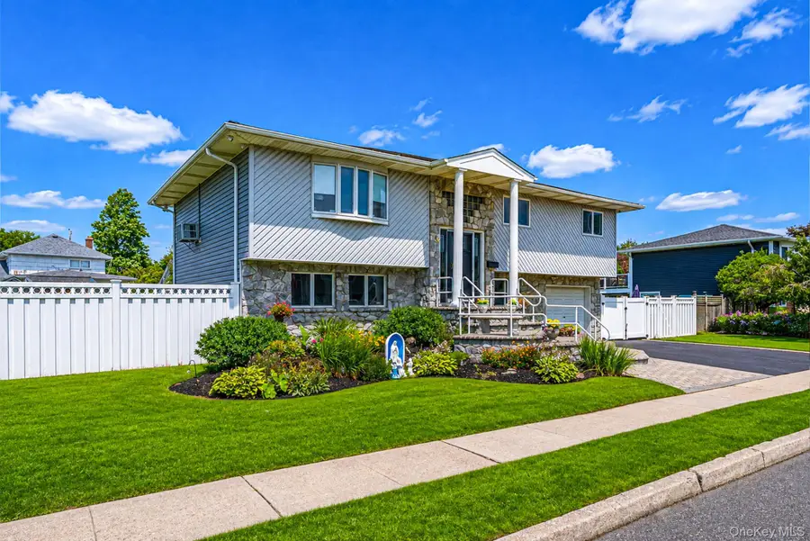 14 Wellbrock Street, Lindenhurst, NY 11757 - #2
