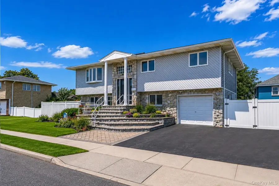 14 Wellbrock Street, Lindenhurst, NY 11757 - #3
