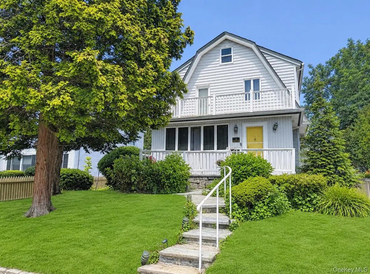 4 Spruce Place, Great Neck, NY 11021 - #1