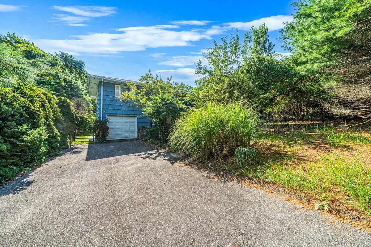8 Dartmouth Road, Shoreham, NY 11786 - #1