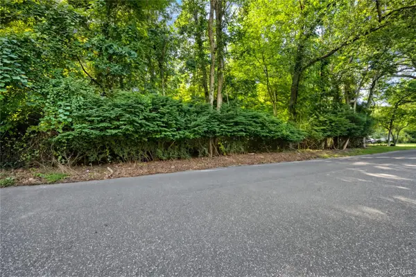 0 Swezeytown Road S, Middle Island, NY 11953
