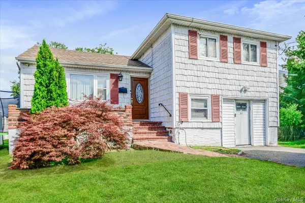 30 Cheshire Road, Inwood, NY 11096