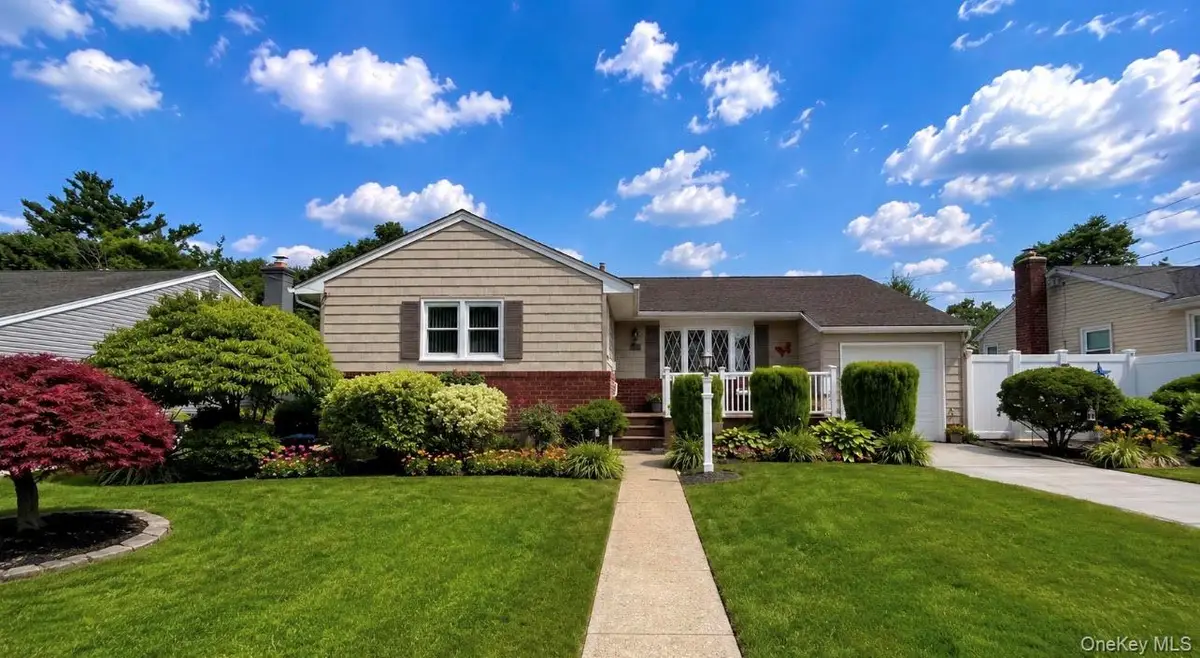32 Taylor Drive, Farmingdale, NY 11735 - #1